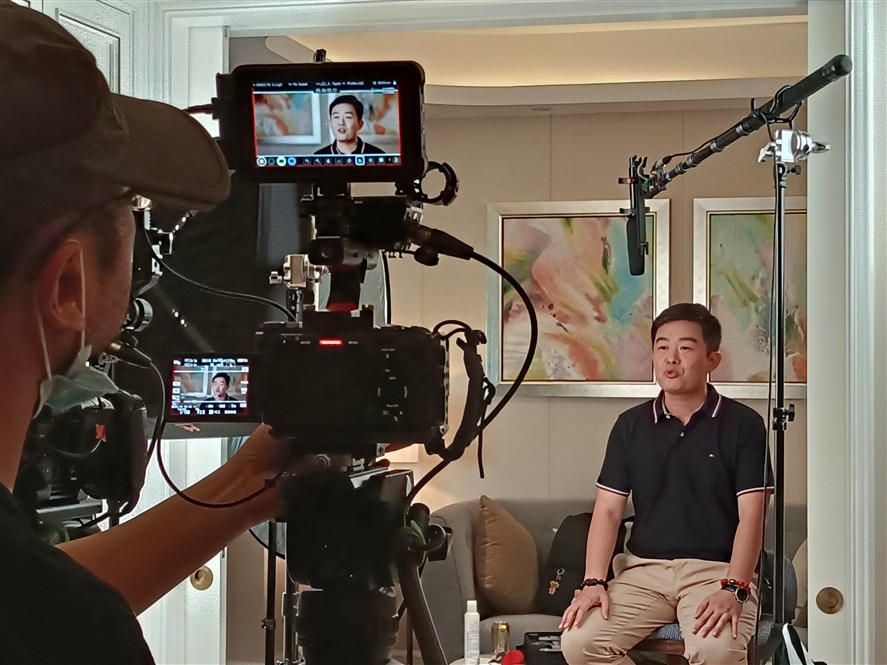 Qingdao production team discussing a brief near a location setup